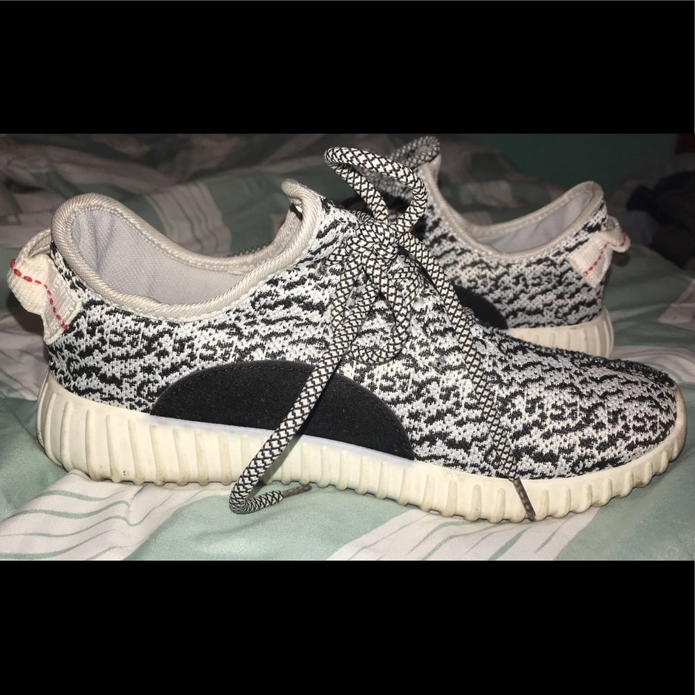 Athletic shoes